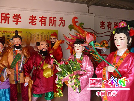 2013年福建某廟宇彩燈制作現(xiàn)場