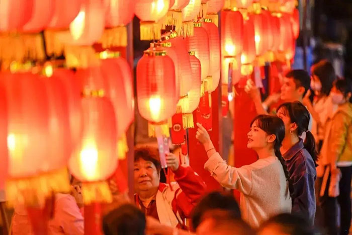 中國人為何喜歡掛燈籠？掛燈籠有何象征意義？