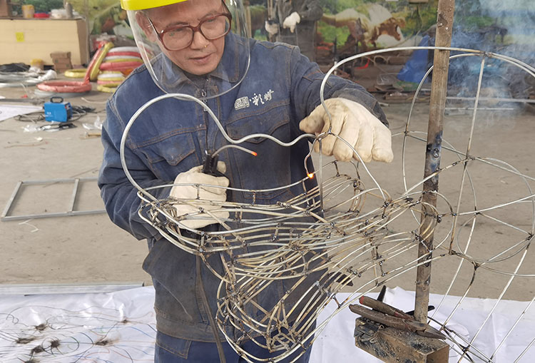 一支優(yōu)秀的自貢彩燈制作團隊?wèi)?yīng)該如何組建？